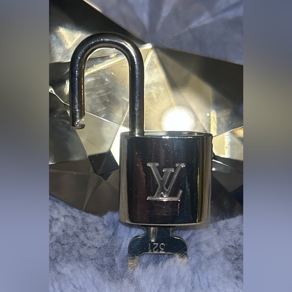 Louis Vuitton Brass Padlock and Key set, No. 321 - Picture 3 of 7